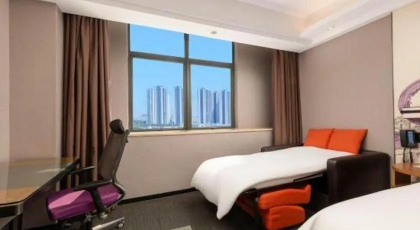 Bed in Hampton by Hilton Guangming Shenzhen