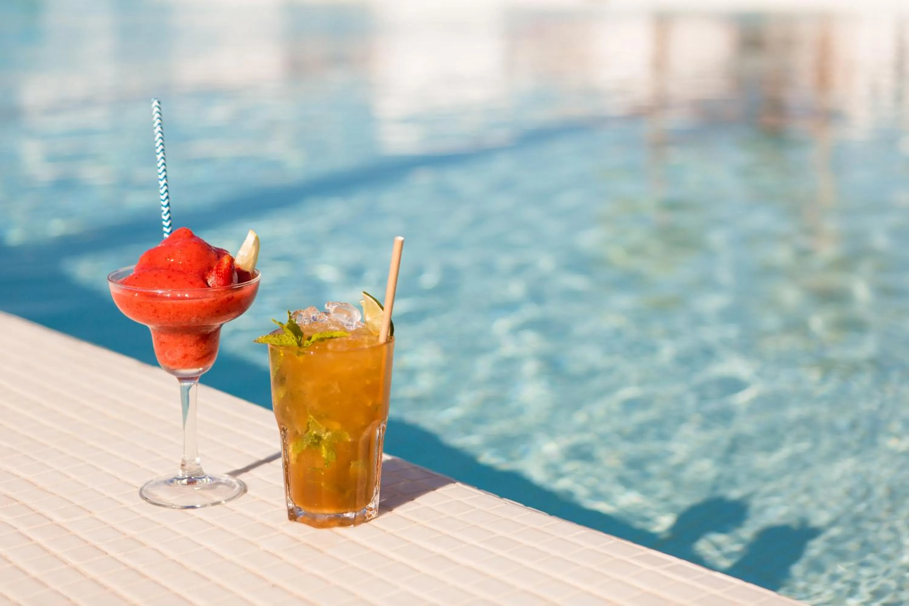 Restaurant/places to eat, Drinks in Apartamentos Menorcamar