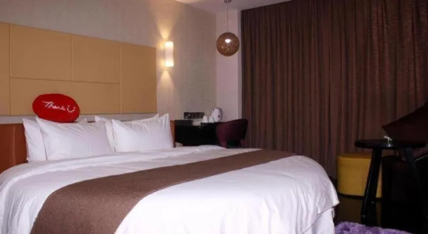 Bed in Thank Inn Plus hotel He'nan Zhoukou Chuanhui District Red Star Macalline