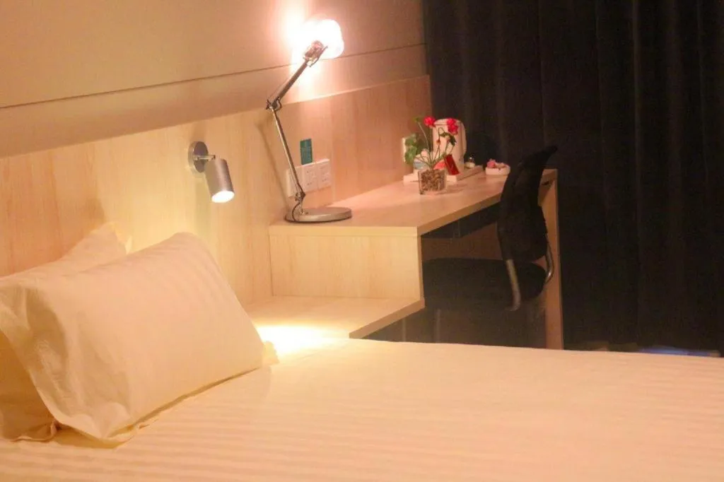 Bed in Jinjiang Inn Pingliang West Railway Station Xuanhe New City