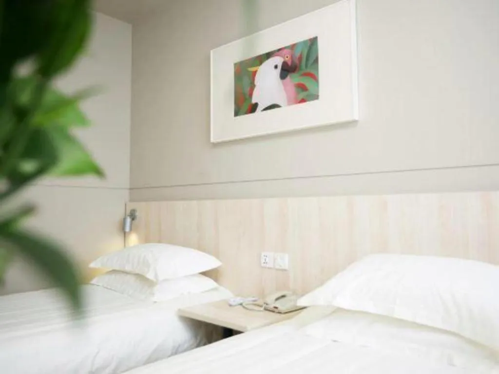 Bed in Jinjiang Inn Pingliang West Railway Station Xuanhe New City