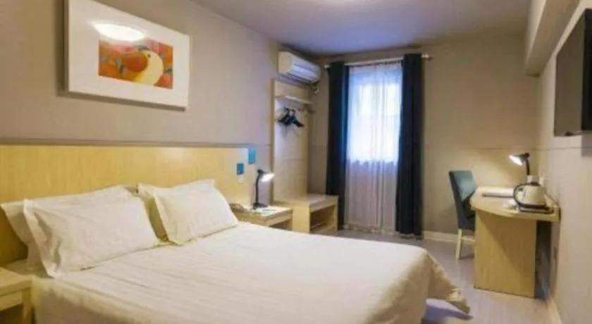 Bed in Jinjiang Inn Pingliang West Railway Station Xuanhe New City