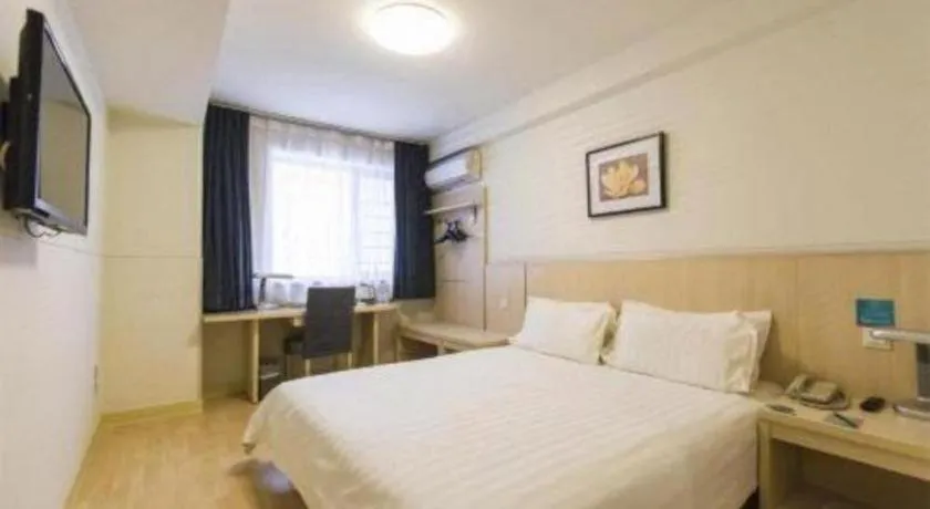 Bed in Jinjiang Inn Pingliang West Railway Station Xuanhe New City