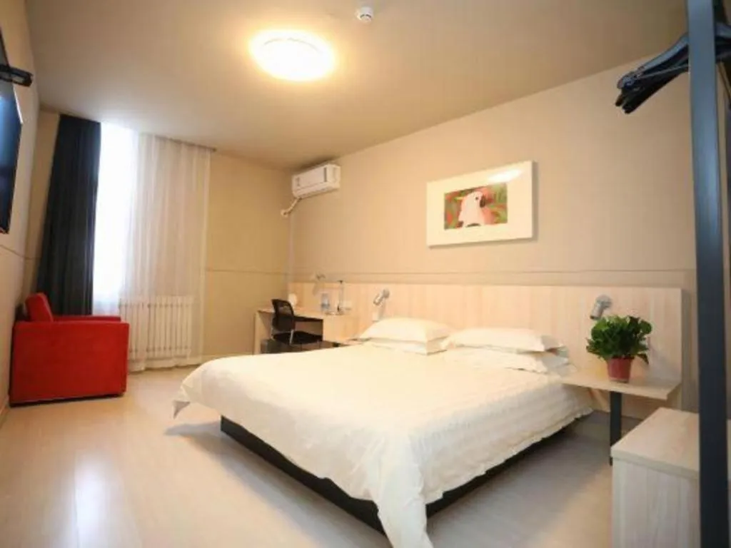 Bed in Jinjiang Inn Pingliang West Railway Station Xuanhe New City