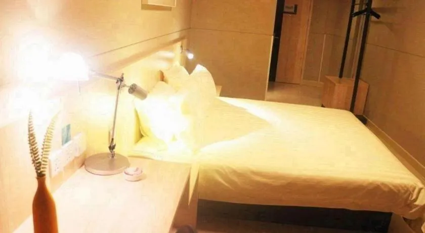 Bed in Jinjiang Inn Pingliang West Railway Station Xuanhe New City