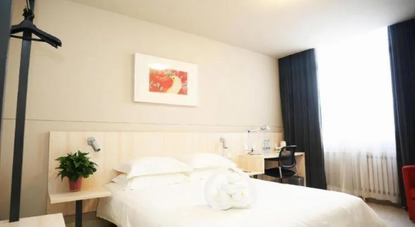 Bed in Jinjiang Inn Pingliang West Railway Station Xuanhe New City