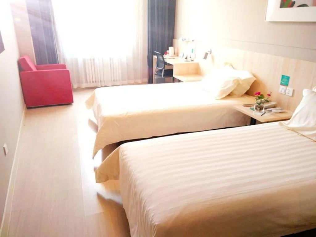 Bed in Jinjiang Inn Pingliang West Railway Station Xuanhe New City