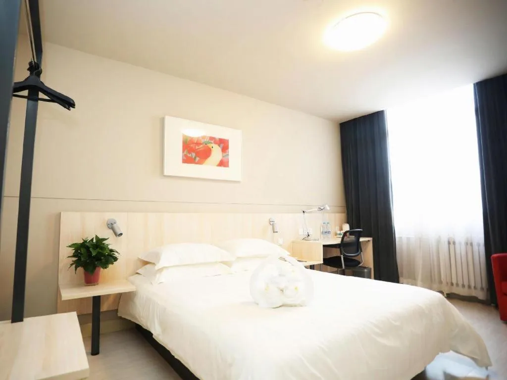 Bed in Jinjiang Inn Pingliang West Railway Station Xuanhe New City