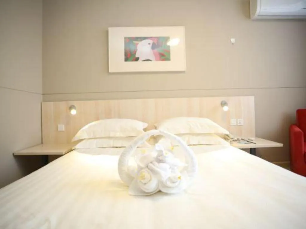 Bed in Jinjiang Inn Pingliang West Railway Station Xuanhe New City