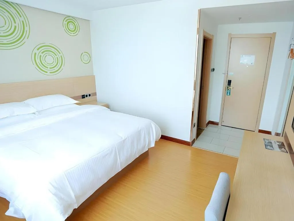 Bed in GreenTree Inn Yichun Qingshan Street Express Hotel
