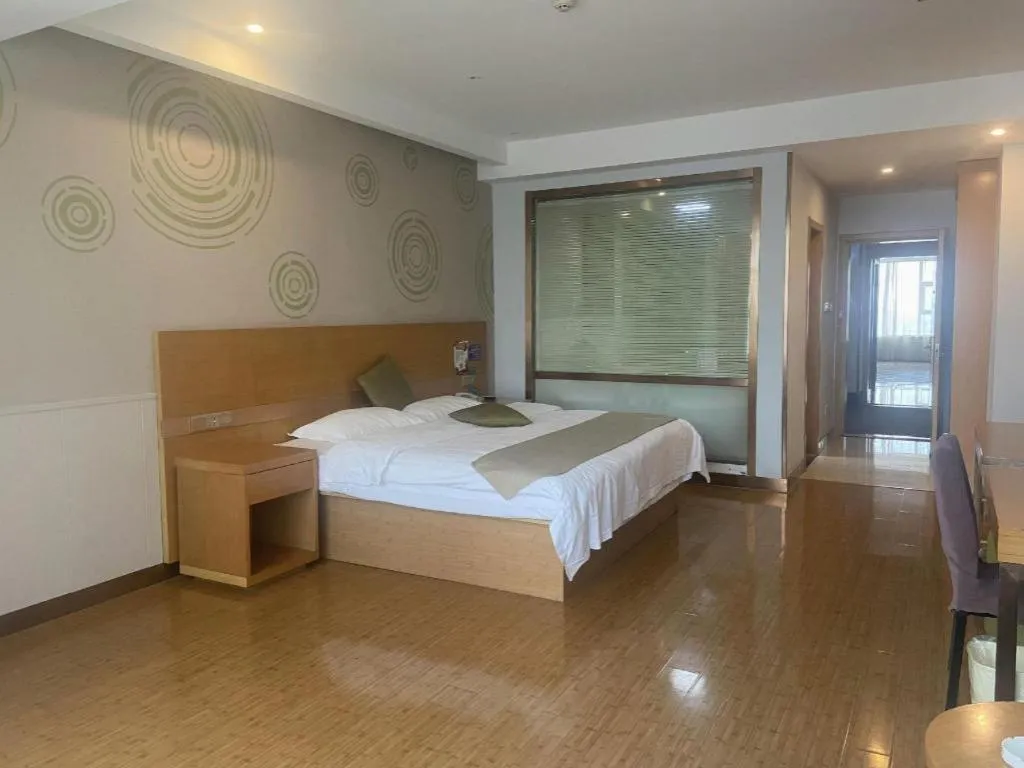 Bed in GreenTree Inn Ningbo Hangzhou Wan New District Lishi Square Business Hotel