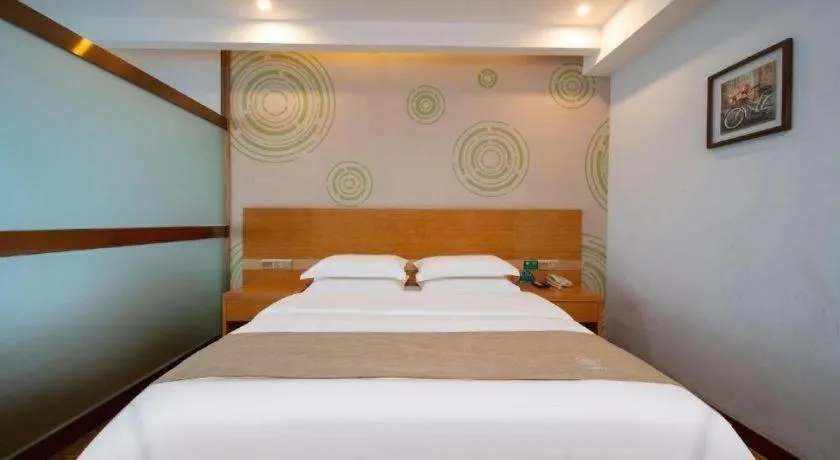 Bed in GreenTree Inn Ningbo Hangzhou Wan New District Lishi Square Business Hotel