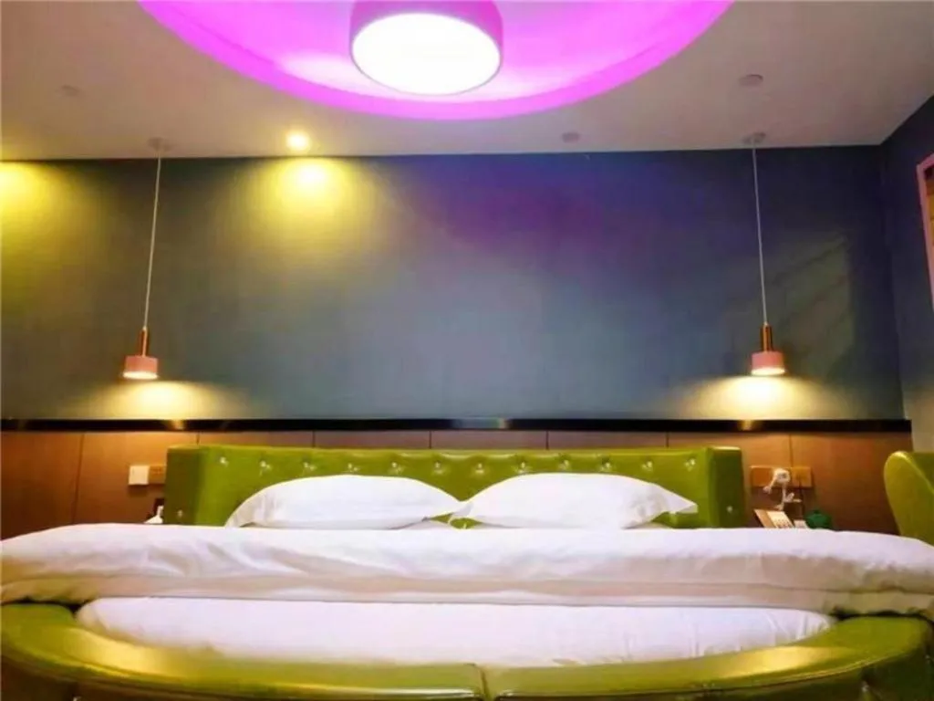 Bed in GreenTree Inn Ningbo Hangzhou Wan New District Lishi Square Business Hotel