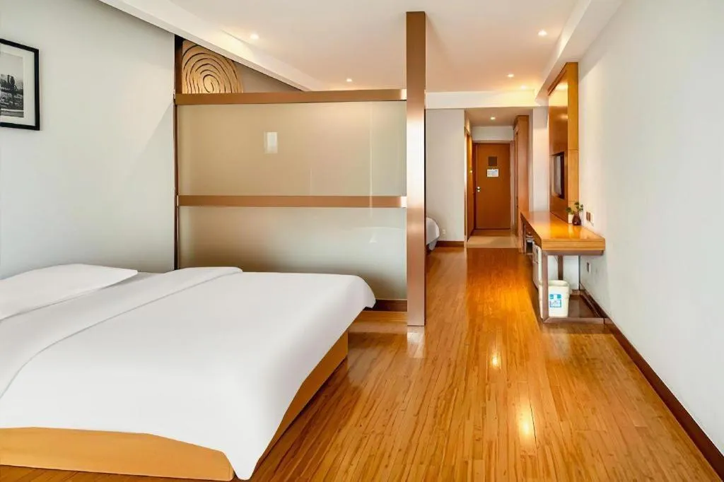 Bed in GreenTree Inn Ningbo Hangzhou Wan New District Lishi Square Business Hotel