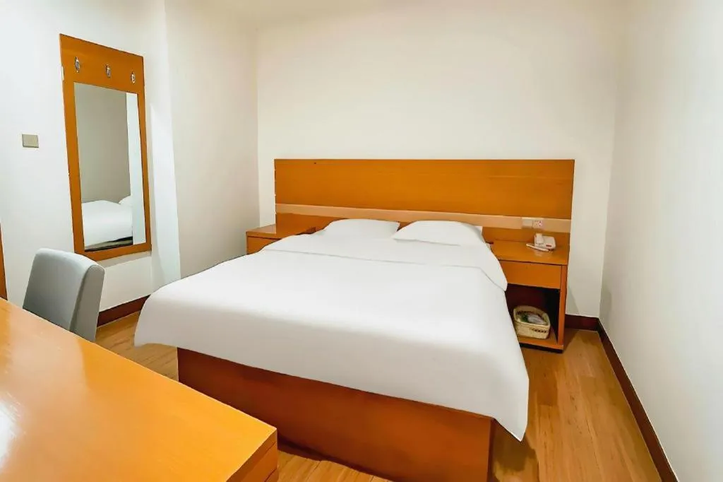 Bed in GreenTree Inn Ningbo Hangzhou Wan New District Lishi Square Business Hotel