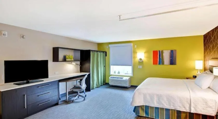 Bed in Home2 Suites by Hilton Green Bay