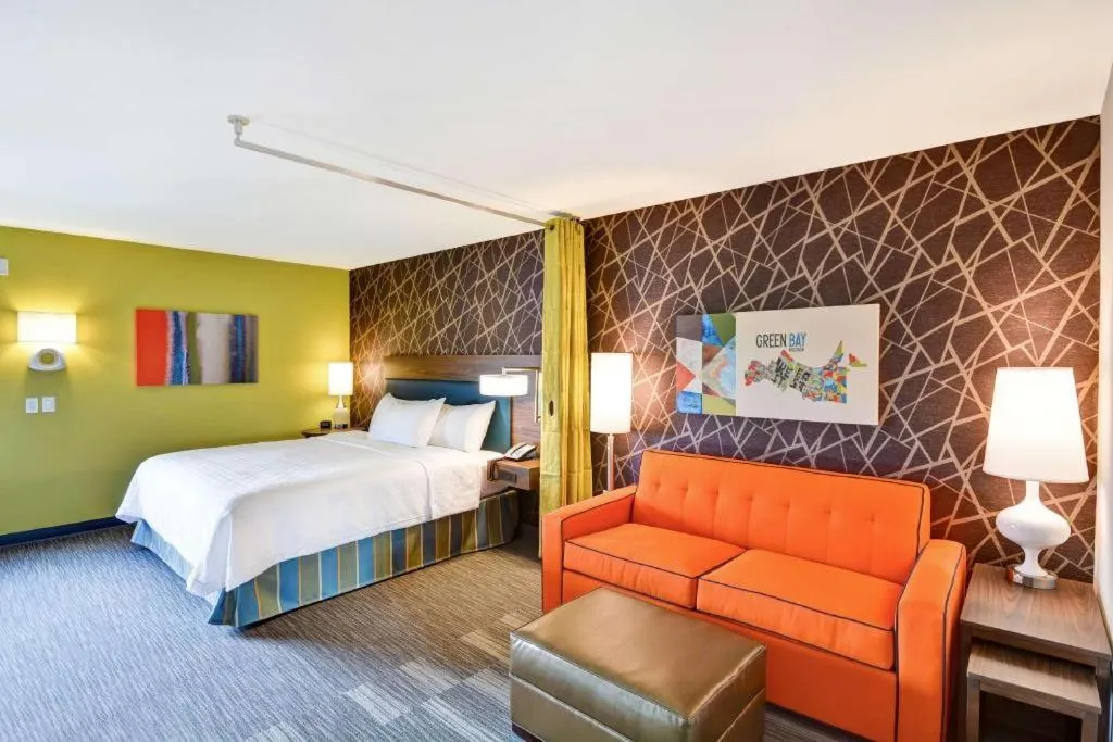 Bed in Home2 Suites by Hilton Green Bay