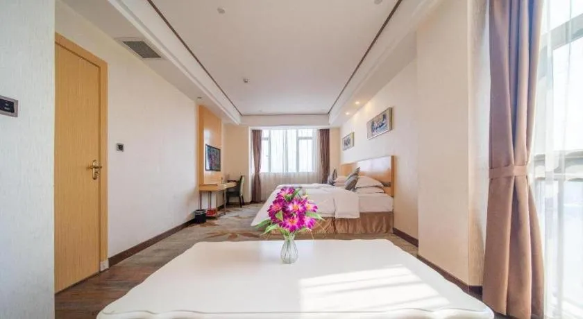 Bed in GreenTree Alliance Foshan West Station Luowu Road Hotel
