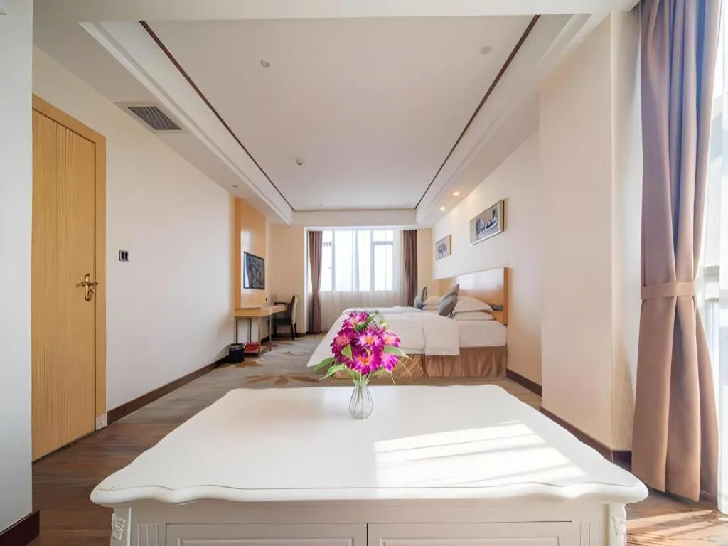 Bed in GreenTree Alliance Foshan West Station Luowu Road Hotel