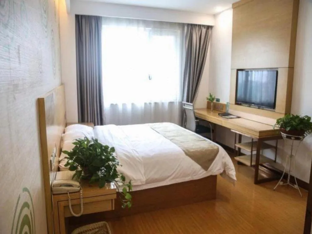 Bed in GreenTree Inn Shandong Heze Caoxian Zhuangzhai Town Oriental Times City Business Hotel
