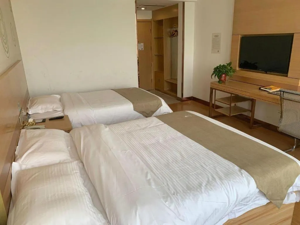 Bed in GreenTree Inn Shandong Heze Caoxian Zhuangzhai Town Oriental Times City Business Hotel