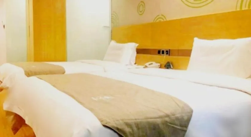 Bed in GreenTree Inn Shandong Heze Caoxian Zhuangzhai Town Oriental Times City Business Hotel