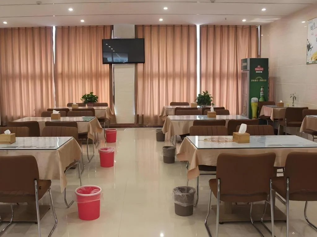 GreenTree Inn Shandong Heze Caoxian Zhuangzhai Town Oriental Times City Business Hotel