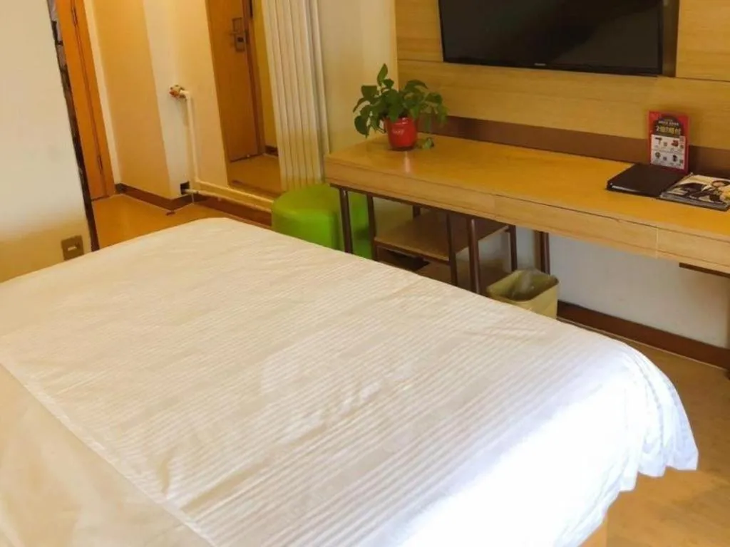 Bed in GreenTree Inn Binzhou Wudi County Yinzuo Plaza Express Hotel
