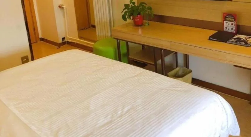 Bed in GreenTree Inn Binzhou Wudi County Yinzuo Plaza Express Hotel