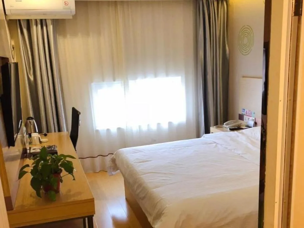 Bed in GreenTree Inn Binzhou Wudi County Yinzuo Plaza Express Hotel
