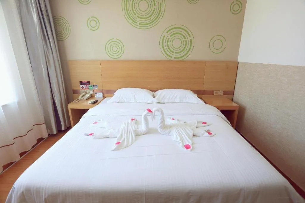 Bed in GreenTree Inn Binzhou Wudi County Yinzuo Plaza Express Hotel