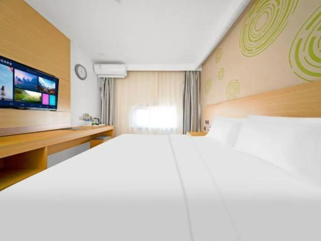 Bed in GreenTree Inn Binzhou Wudi County Yinzuo Plaza Express Hotel