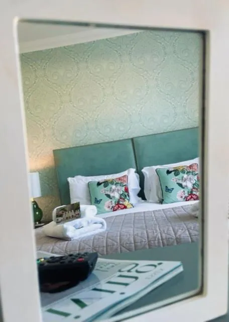 Bedroom, Bed in Beaches Guest House