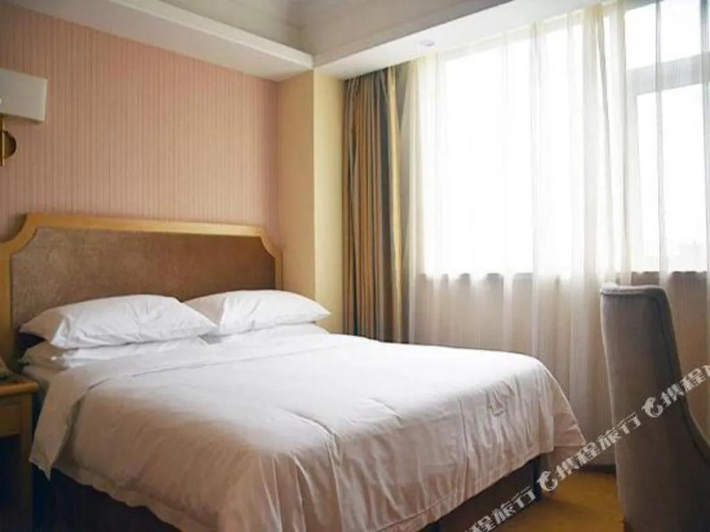 Bed in Vienna 3 Best Shanghai Baoshan Fengxiang Road