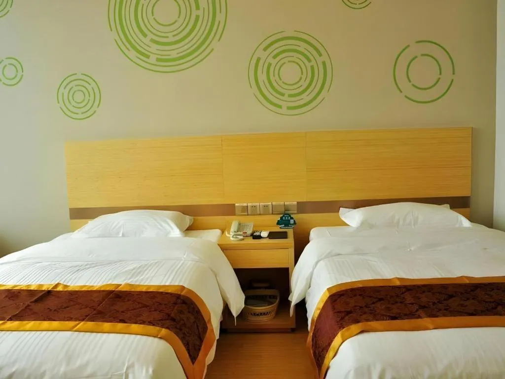 Bed in GreenTree Inn Liaocheng Donge Culture Street Express Hotel