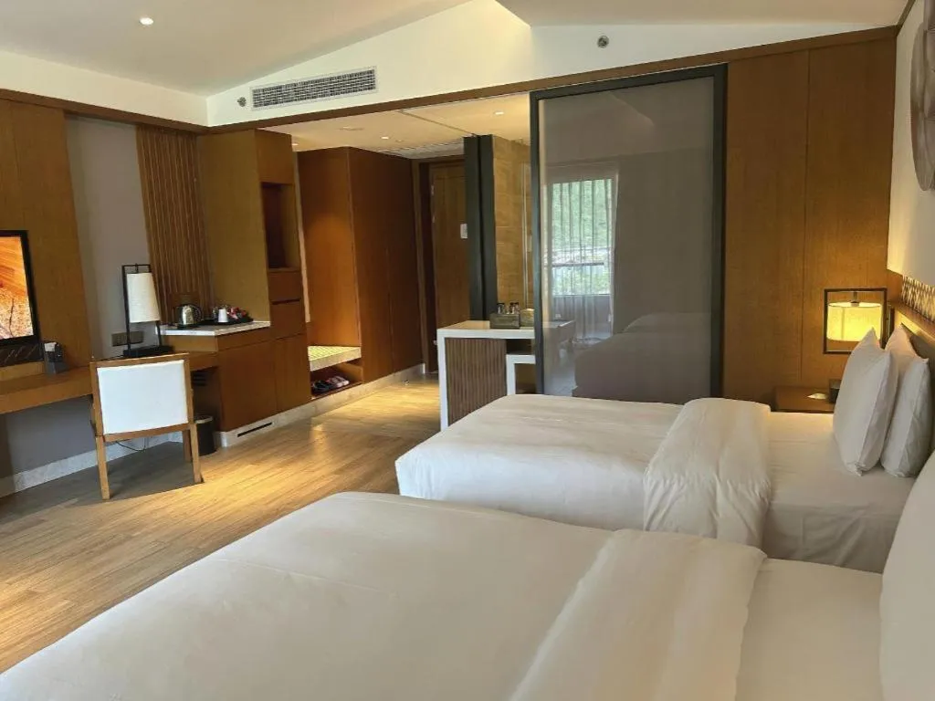 Bed in La Fountain Hotel & Resort Sanya