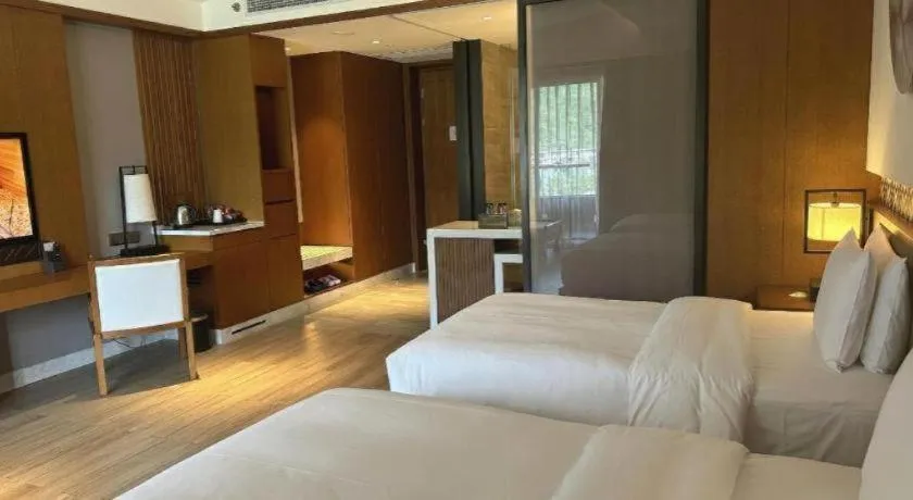 Bed in La Fountain Hotel & Resort Sanya