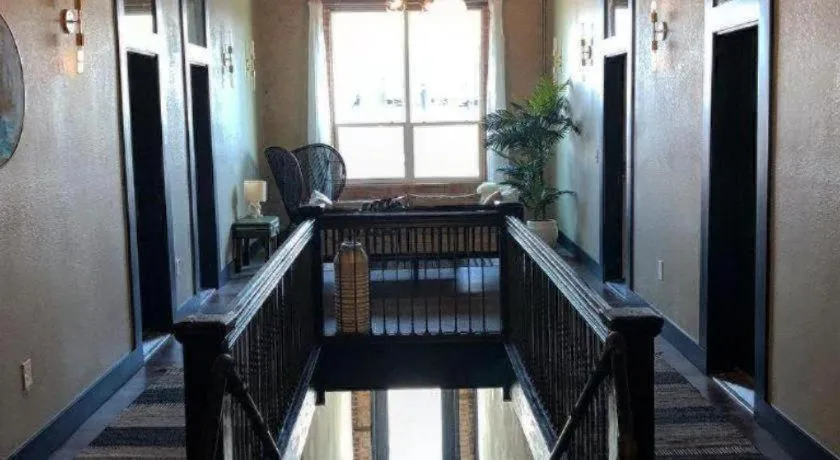 Deep Ellum Hostel - Adults Only