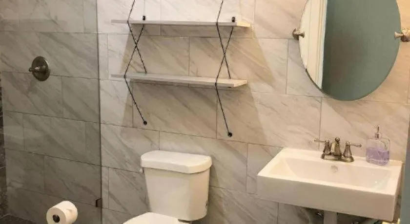 Deep Ellum Hostel - Adults Only