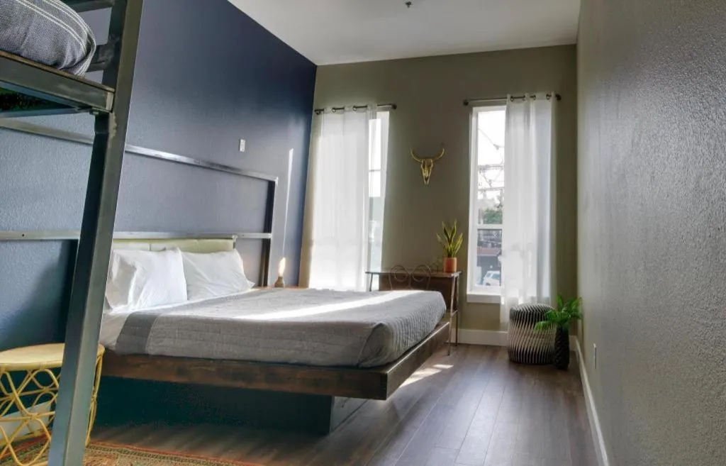 Bed in Deep Ellum Hostel - Adults Only