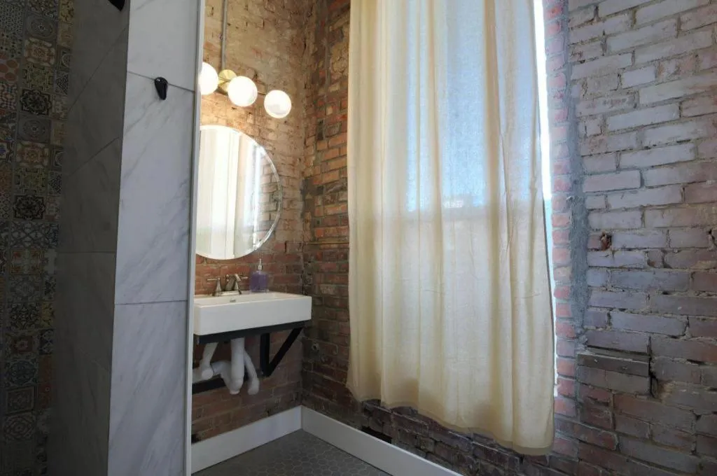 Deep Ellum Hostel - Adults Only