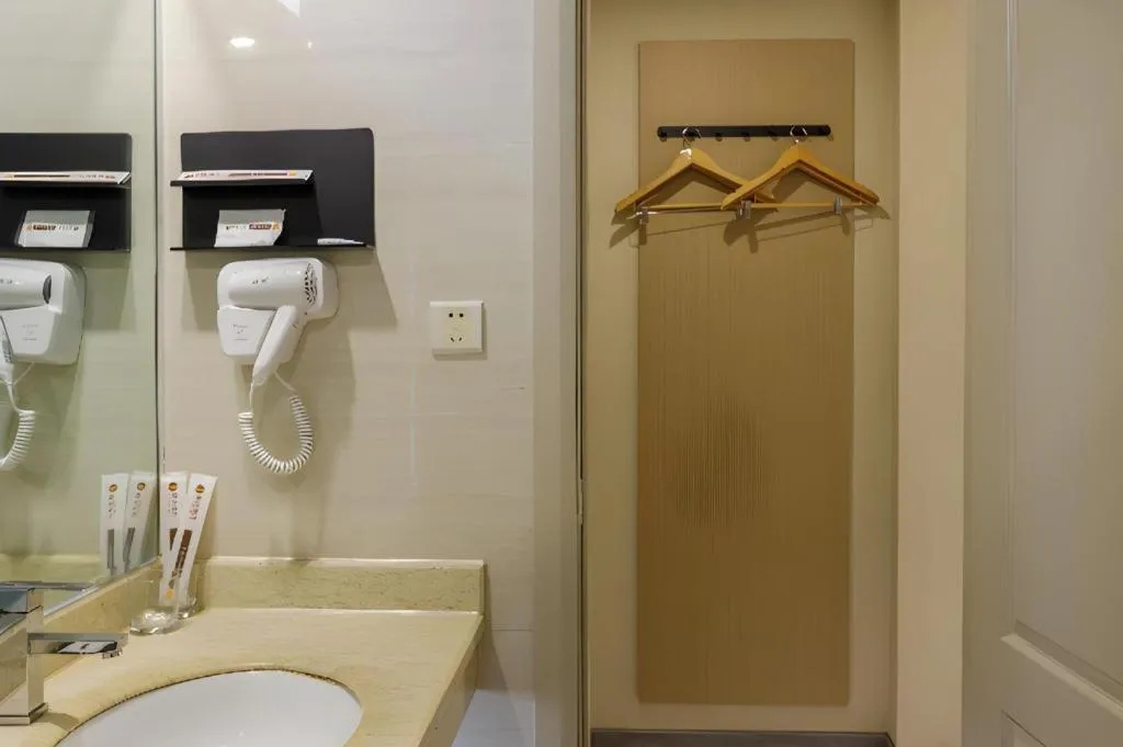 Jingtu hotel zhanjiang dingsheng plaza store