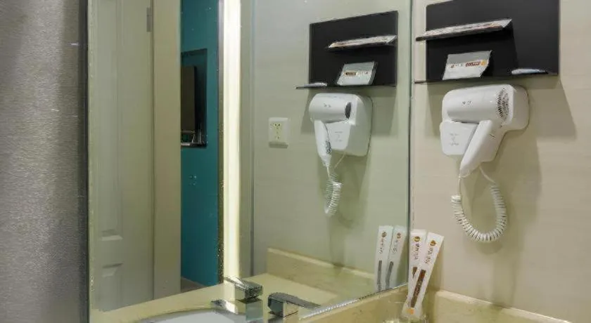 Jingtu hotel zhanjiang dingsheng plaza store