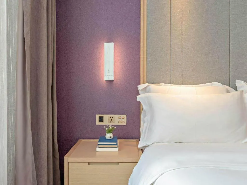 Bed in Lavande Hotels Guangzhou Baiyun Avenue North Metro Station