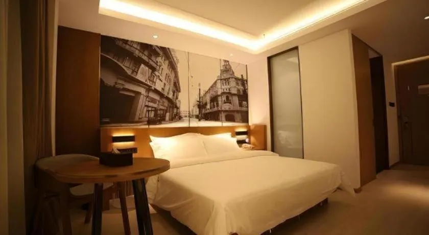 Bed in Jinjiang Metropolo Hotel Shanghai Hongqiao International Exhibition Center Branch