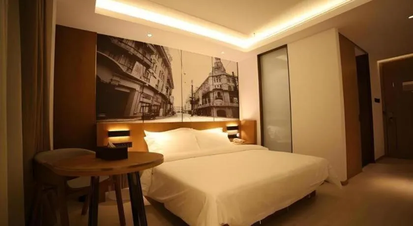 Bed in Jinjiang Metropolo Hotel Shanghai Hongqiao International Exhibition Center Branch