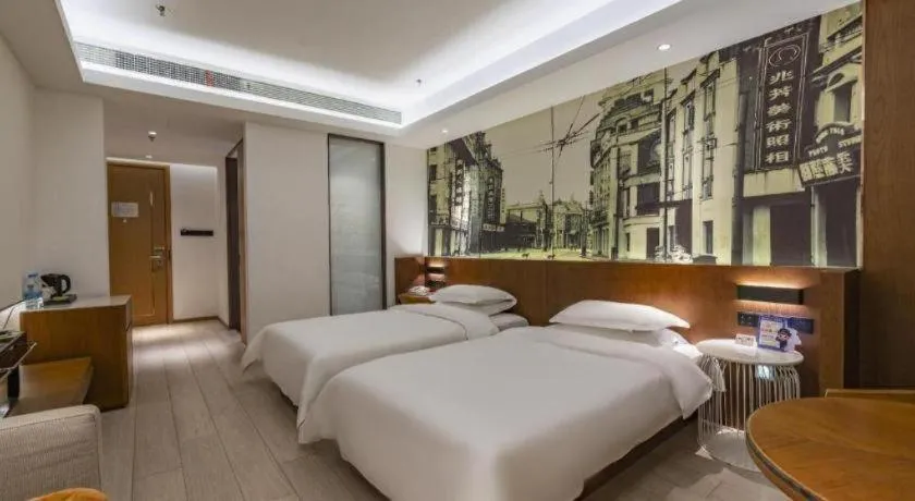 Bed in Jinjiang Metropolo Hotel Shanghai Hongqiao International Exhibition Center Branch