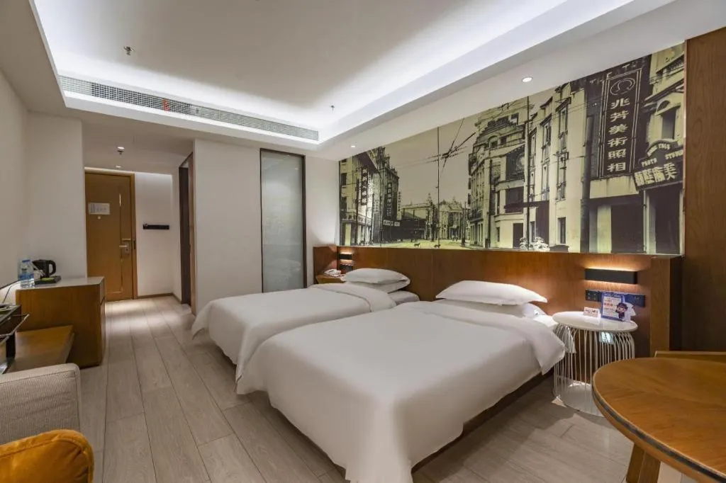 Bed in Jinjiang Metropolo Hotel Shanghai Hongqiao International Exhibition Center Branch