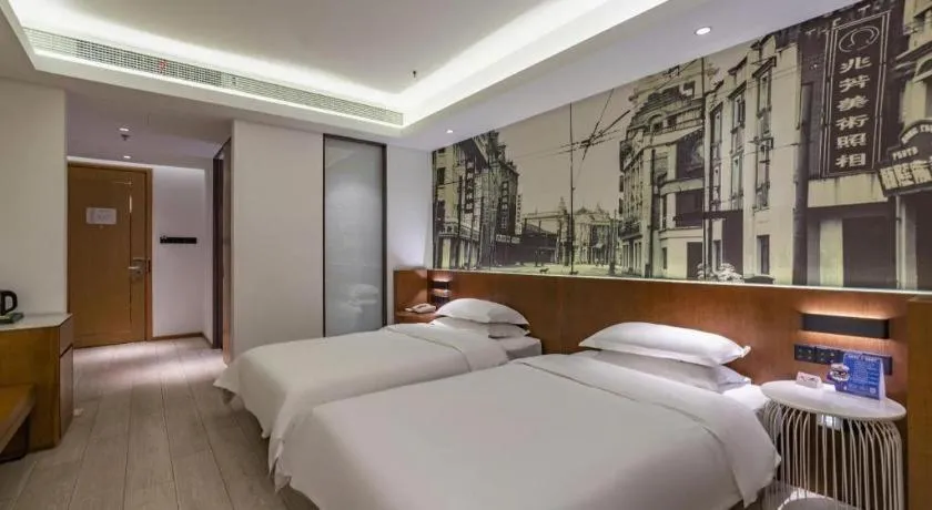 Bed in Jinjiang Metropolo Hotel Shanghai Hongqiao International Exhibition Center Branch