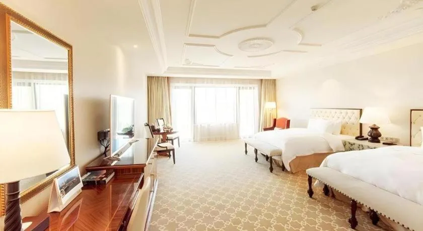 Bed in Wyndham Grand Plaza Royale Resort Nanjing